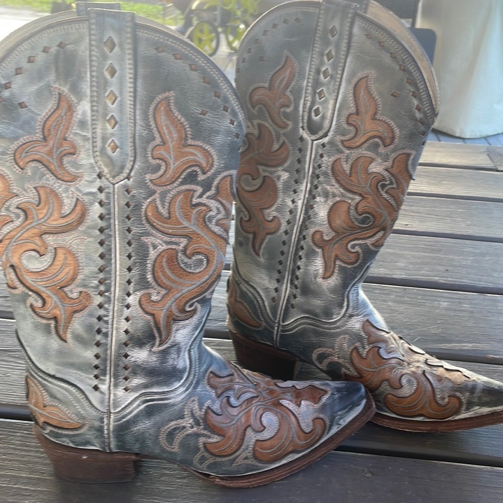 JB Dillon women’s boots size 9